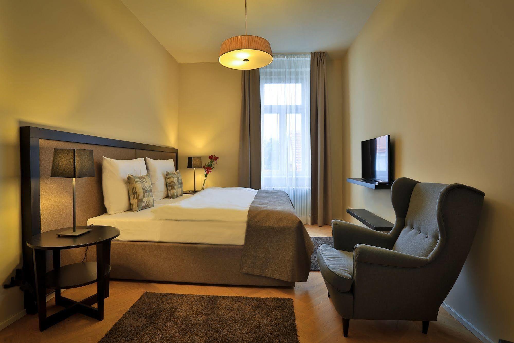 James Hotel & Apartments Praga Exterior foto