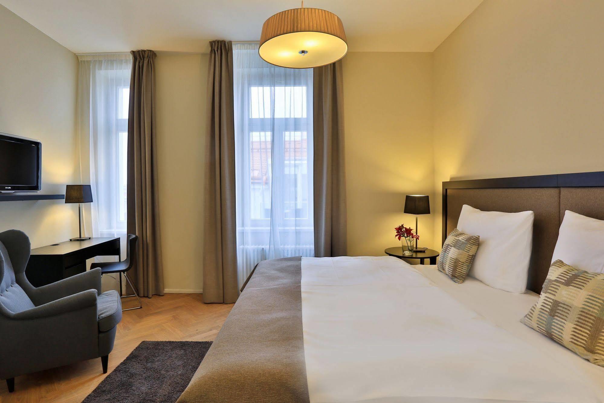 James Hotel & Apartments Praga Exterior foto
